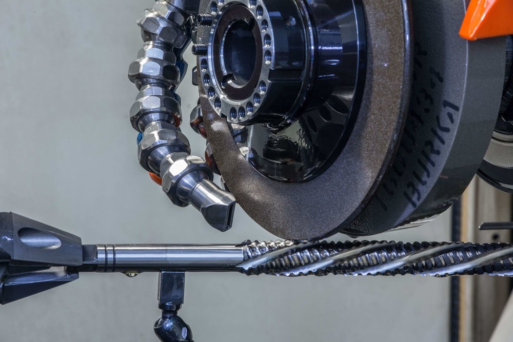 Eichenberger propose des vis à pas rapide Speedy dans de nouvelles formes de profil, dans des matériaux et des dimensions hors-norme
